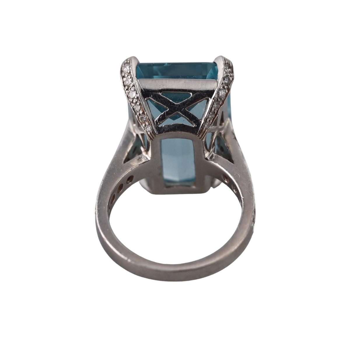 Platinum 15ct Aquamarine Diamond Ring