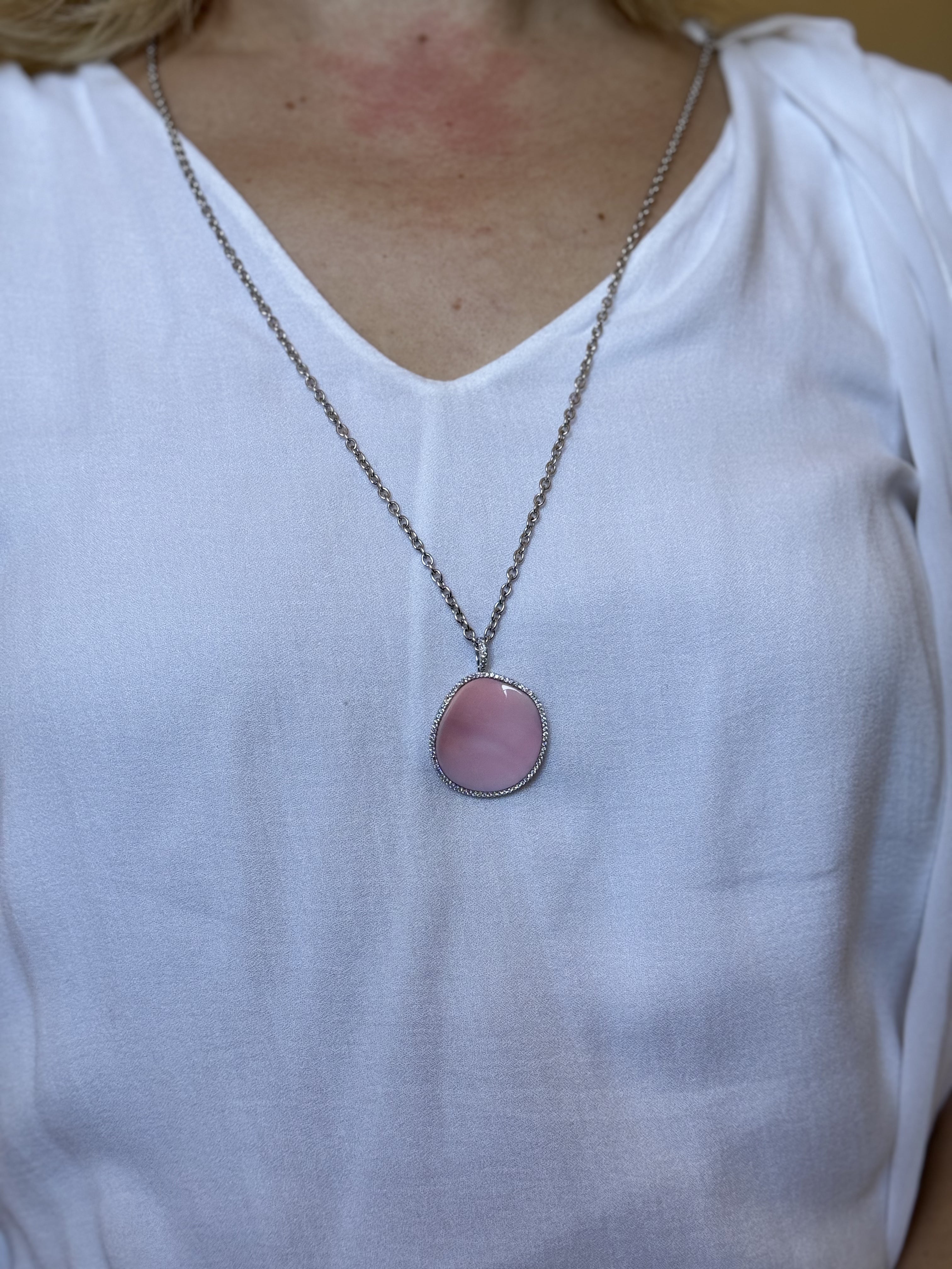 Mimi Milano Aurora Pink Mother of Pearl Diamond Gold Pendant Necklace