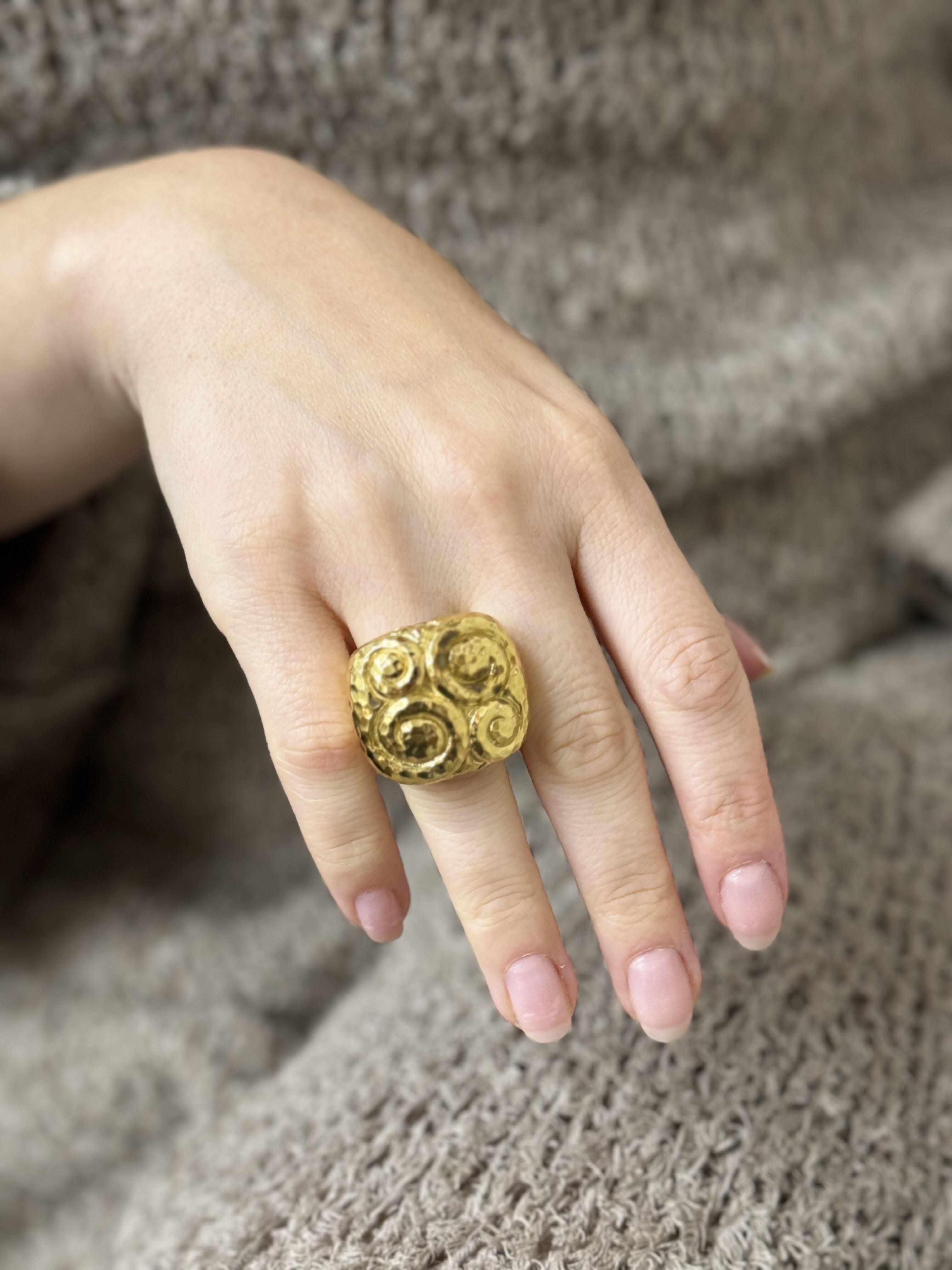 David Webb Hammered Gold Swirl Ring
