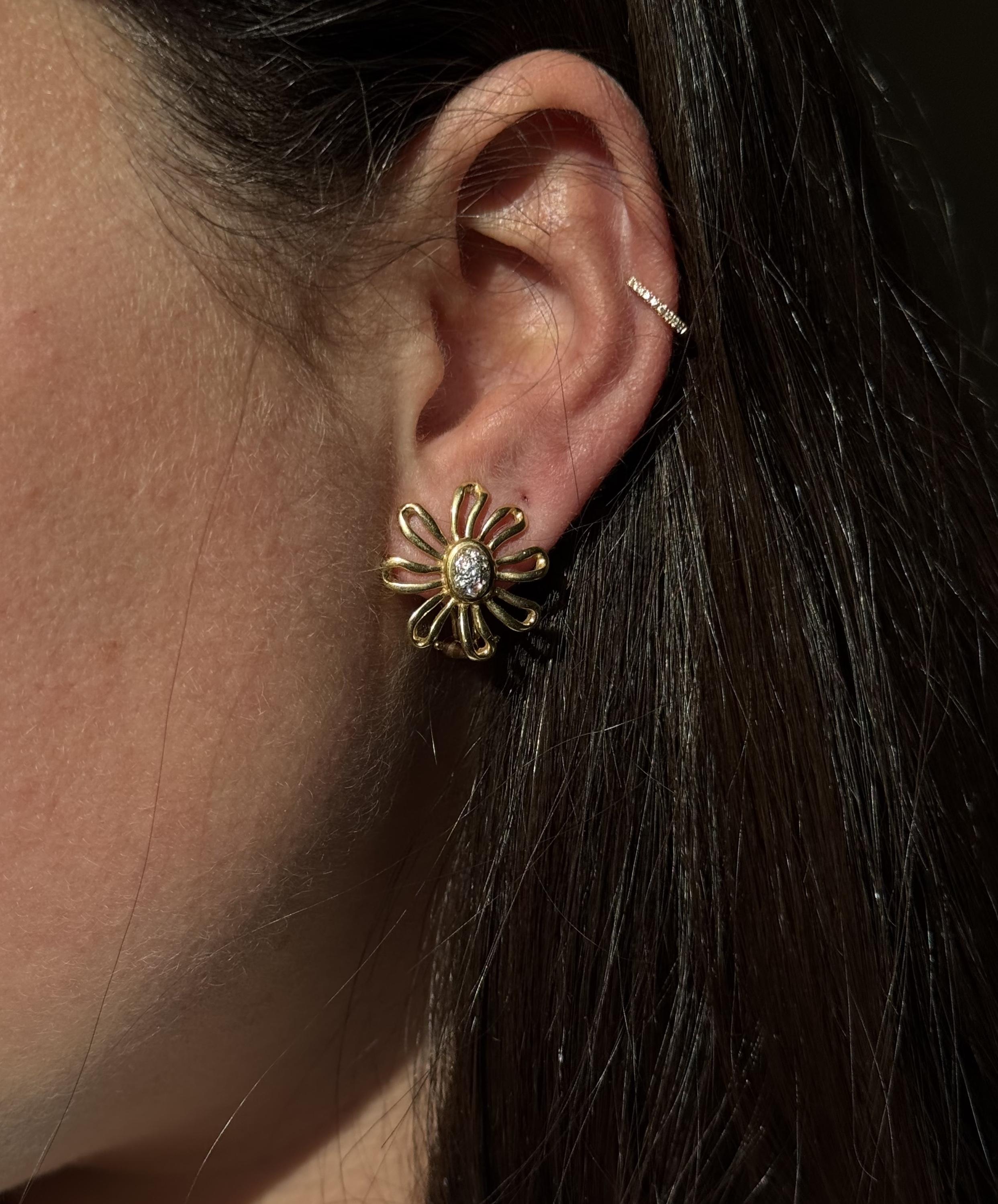 Tiffany & Co Paloma Picasso Diamond Gold Platinum Daisy Flower Earrings