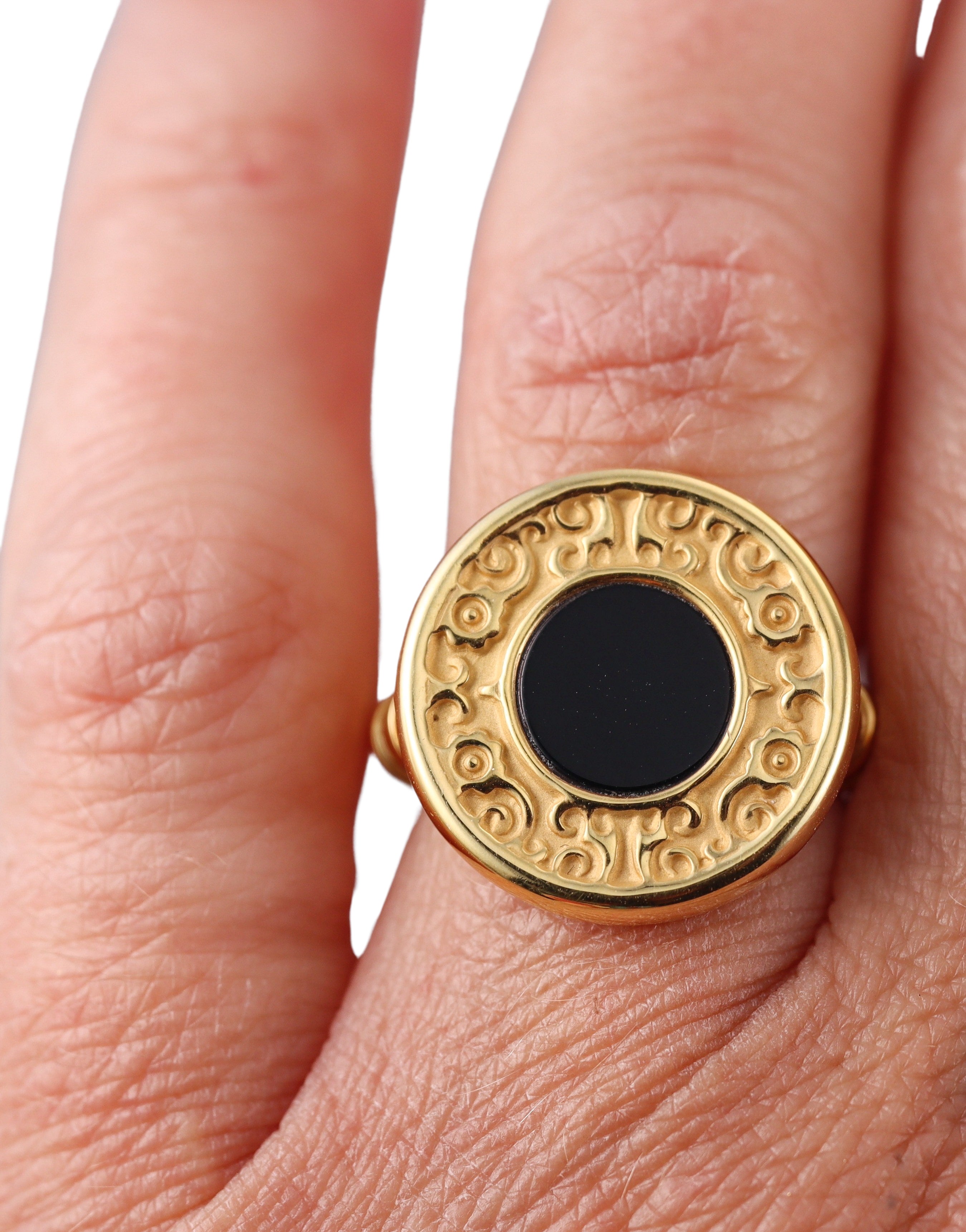 Carrera y Carrera Musica Black Onyx Gold Ring