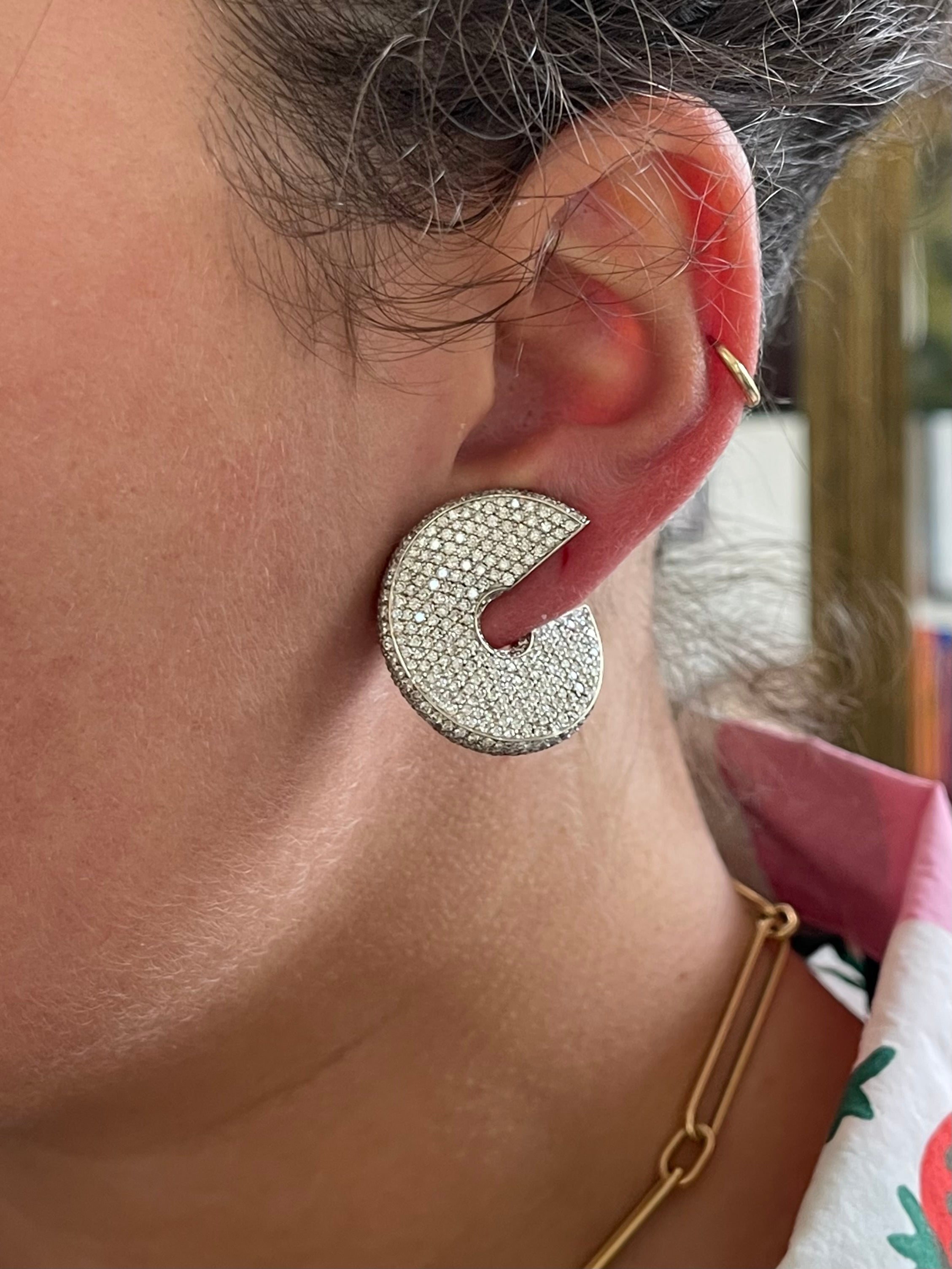 Vhernier Verso Diamond Gold Earrings