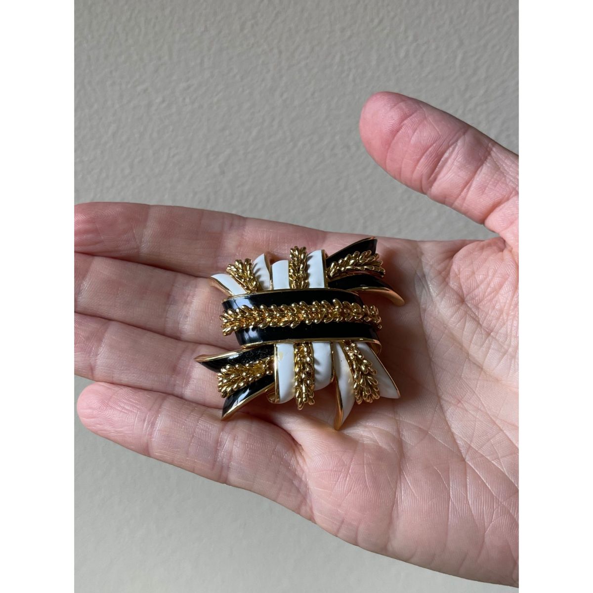 David Webb Black & White Enamel Gold Brooch Pin
