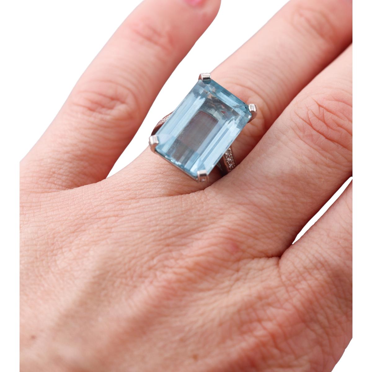 Platinum 15ct Aquamarine Diamond Ring