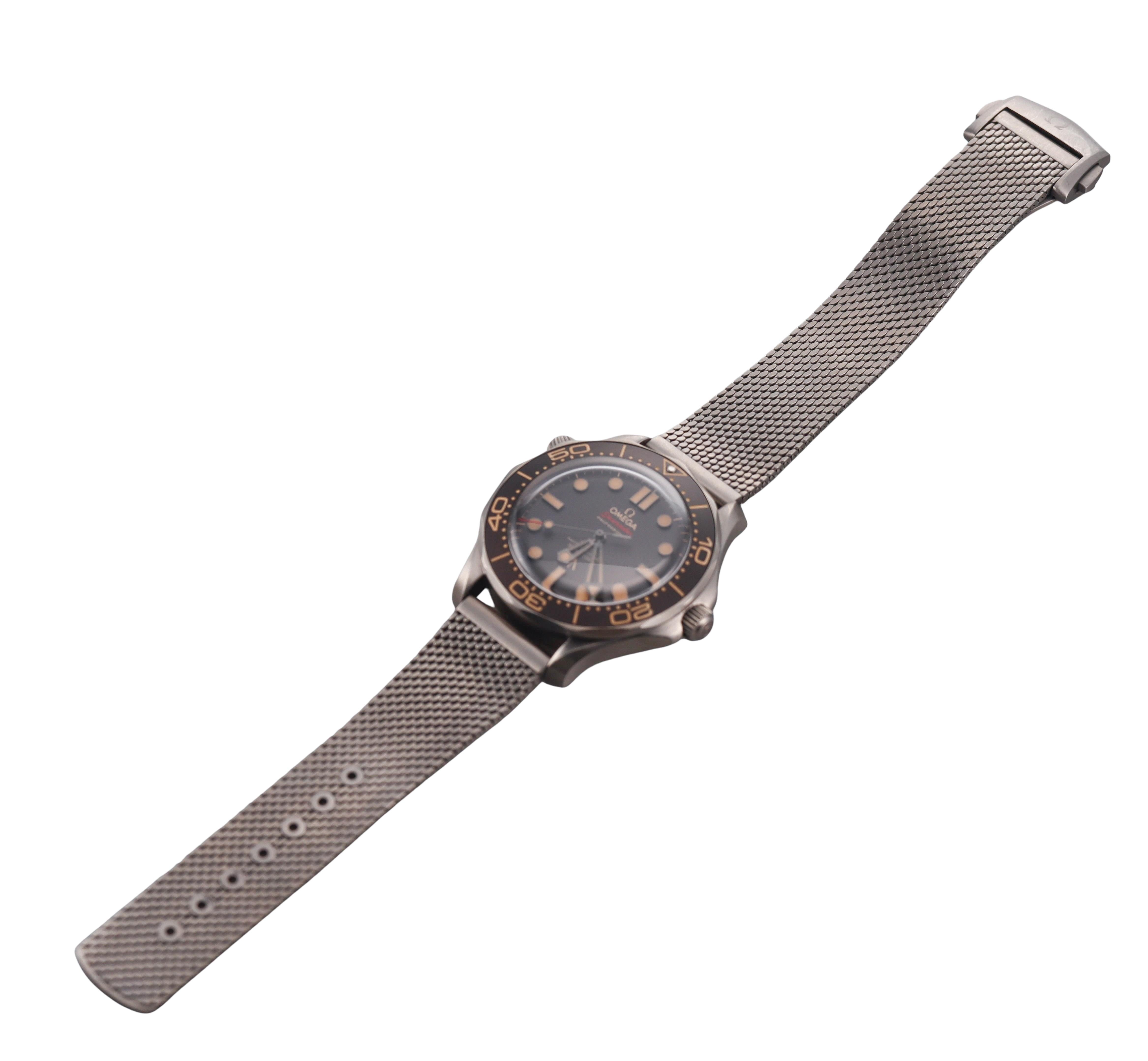 Omega Seamaster Diver 007 Edition Chronometer Titanium Watch 21090422001001