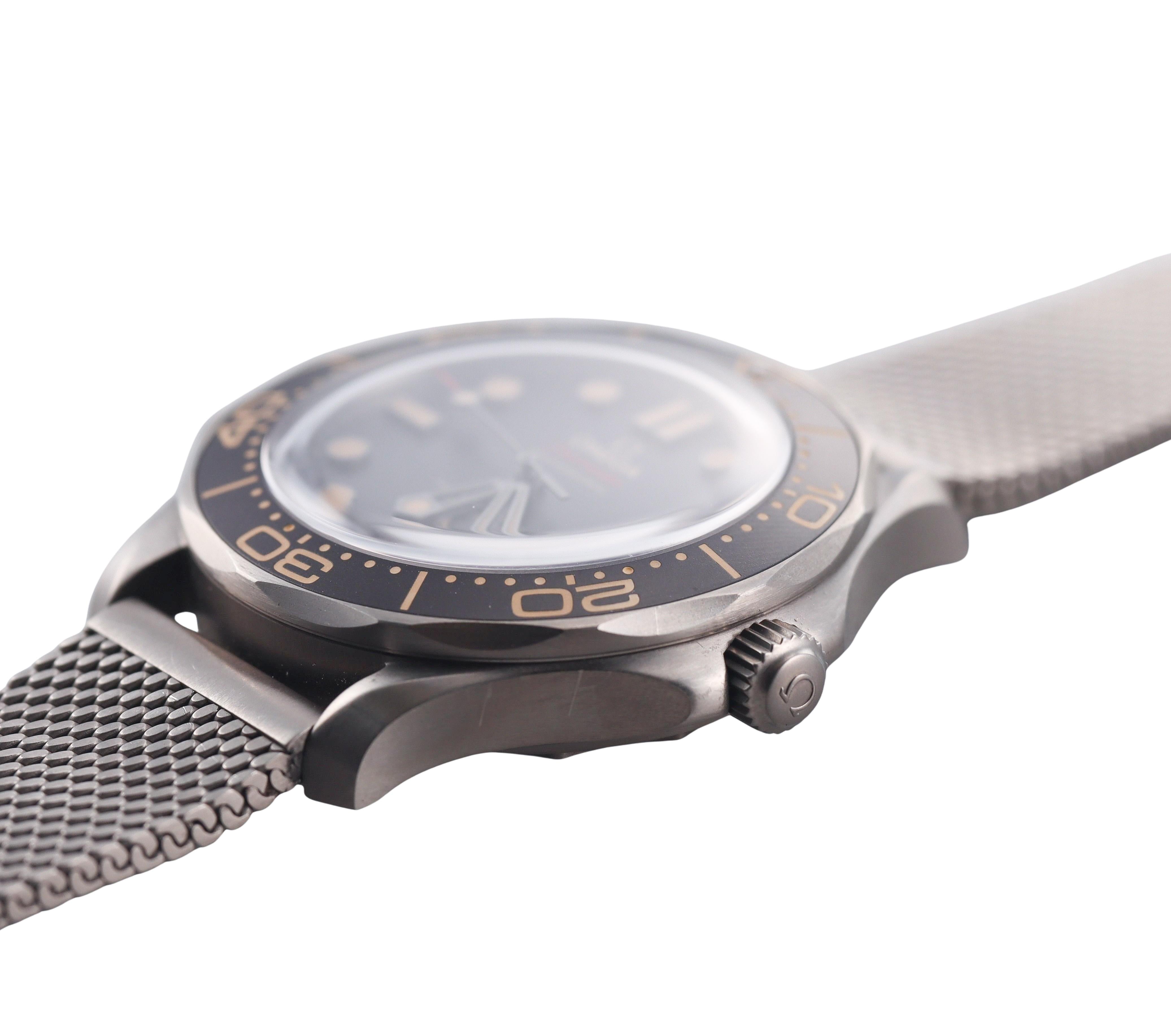 Omega Seamaster Diver 007 Edition Chronometer Titanium Watch 21090422001001
