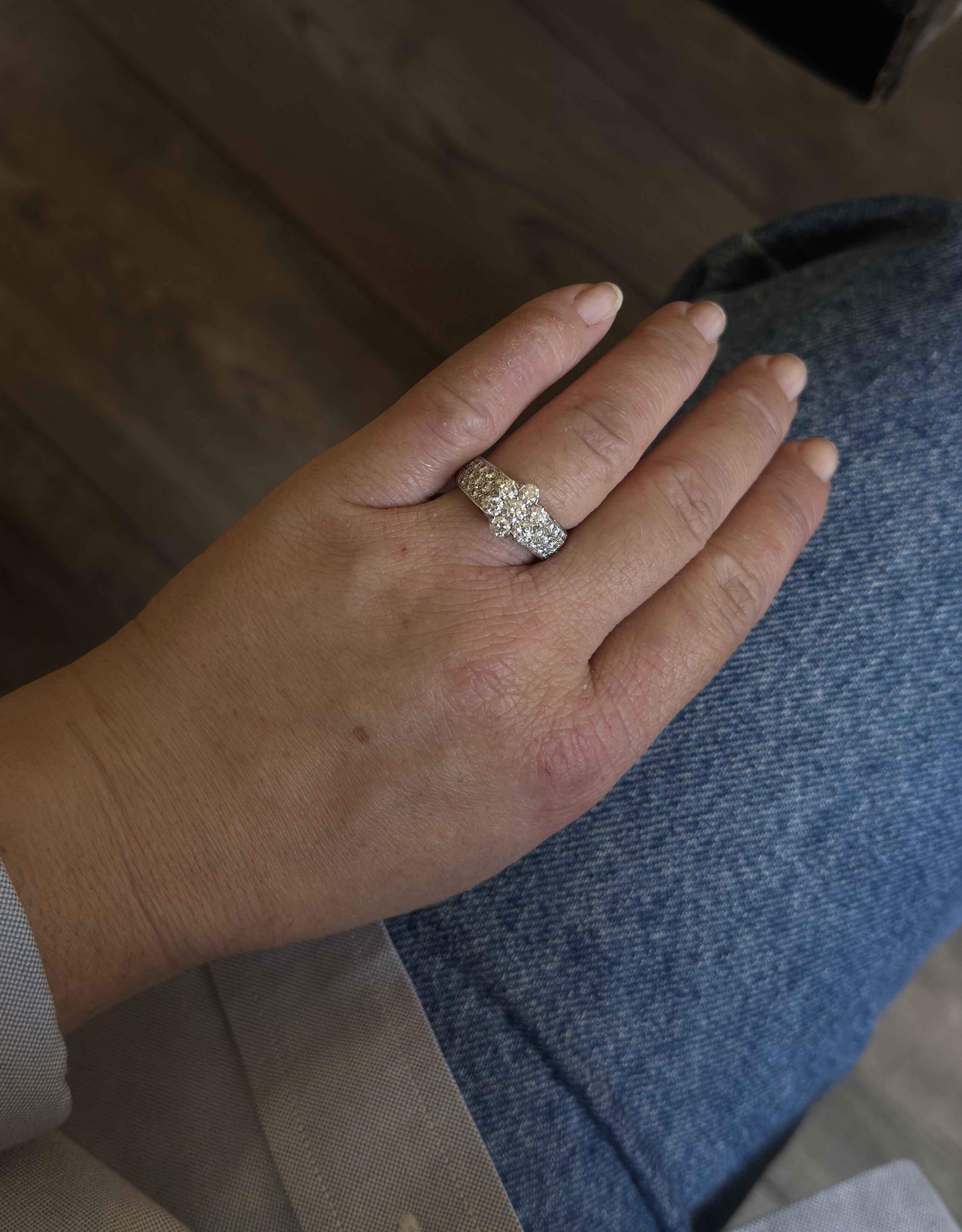 Van Cleef & Arpels Fleurette Diamond Gold Ring