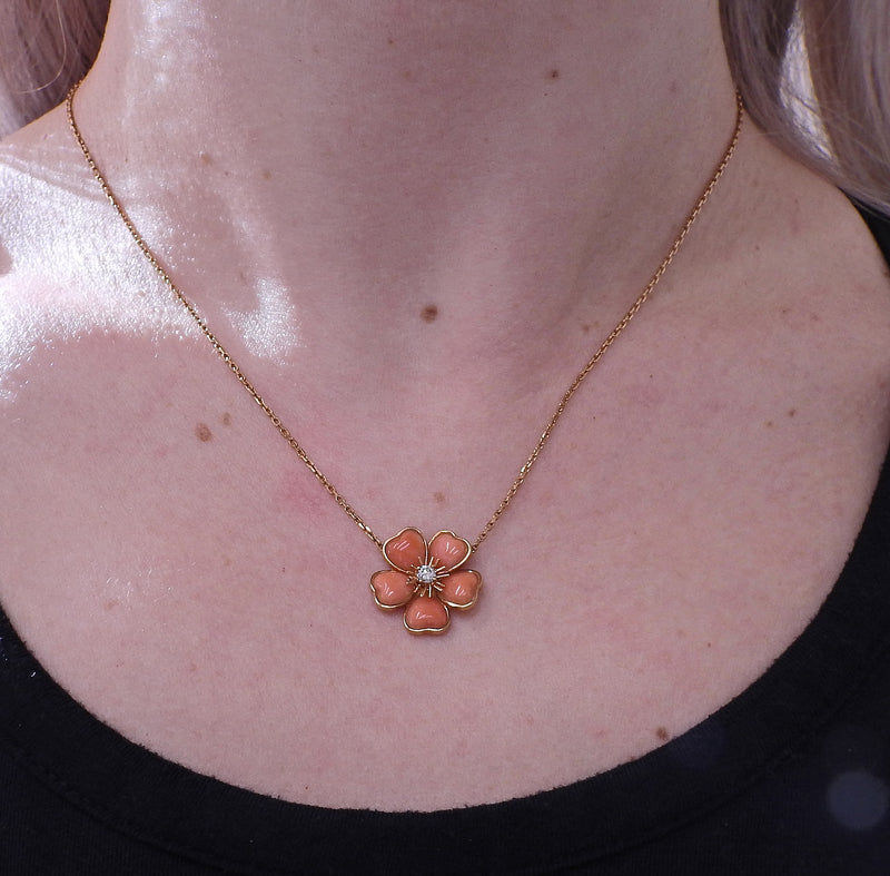 Van Cleef & Arpels Pink Gold Floral Fleurette Pendant Necklace 7 Diamonds -  Alhambra Necklaces - Van Cleef & Arpels Jewelry